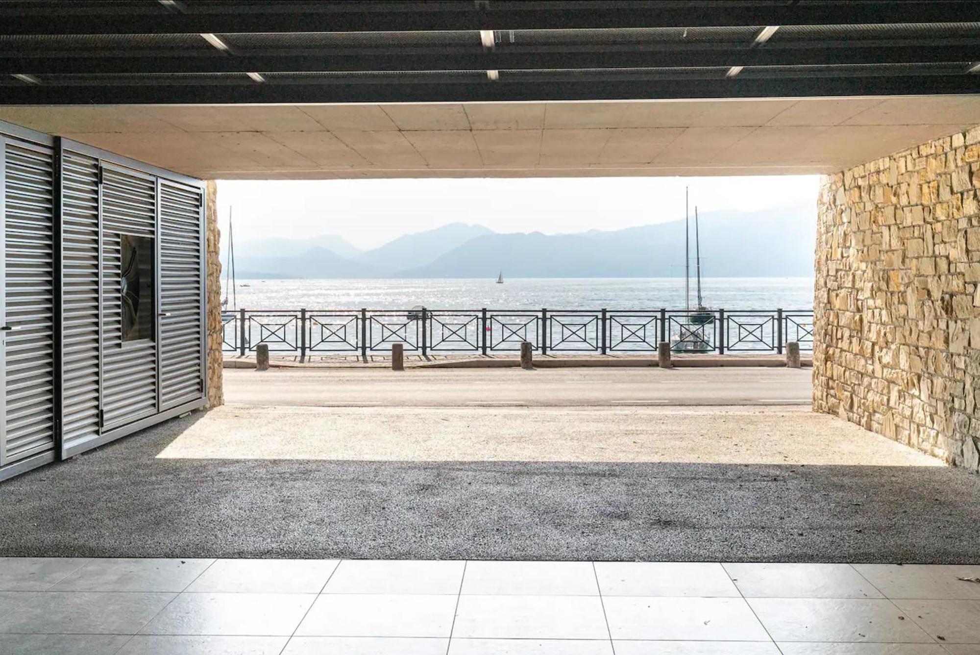 Salvatorehomes - Luxurious Dreamview Waterfront Apartment In Torri Del Benaco With Pool - Casa Azura - A 5 Star Luxury Collection At Lake Garda Ngoại thất bức ảnh