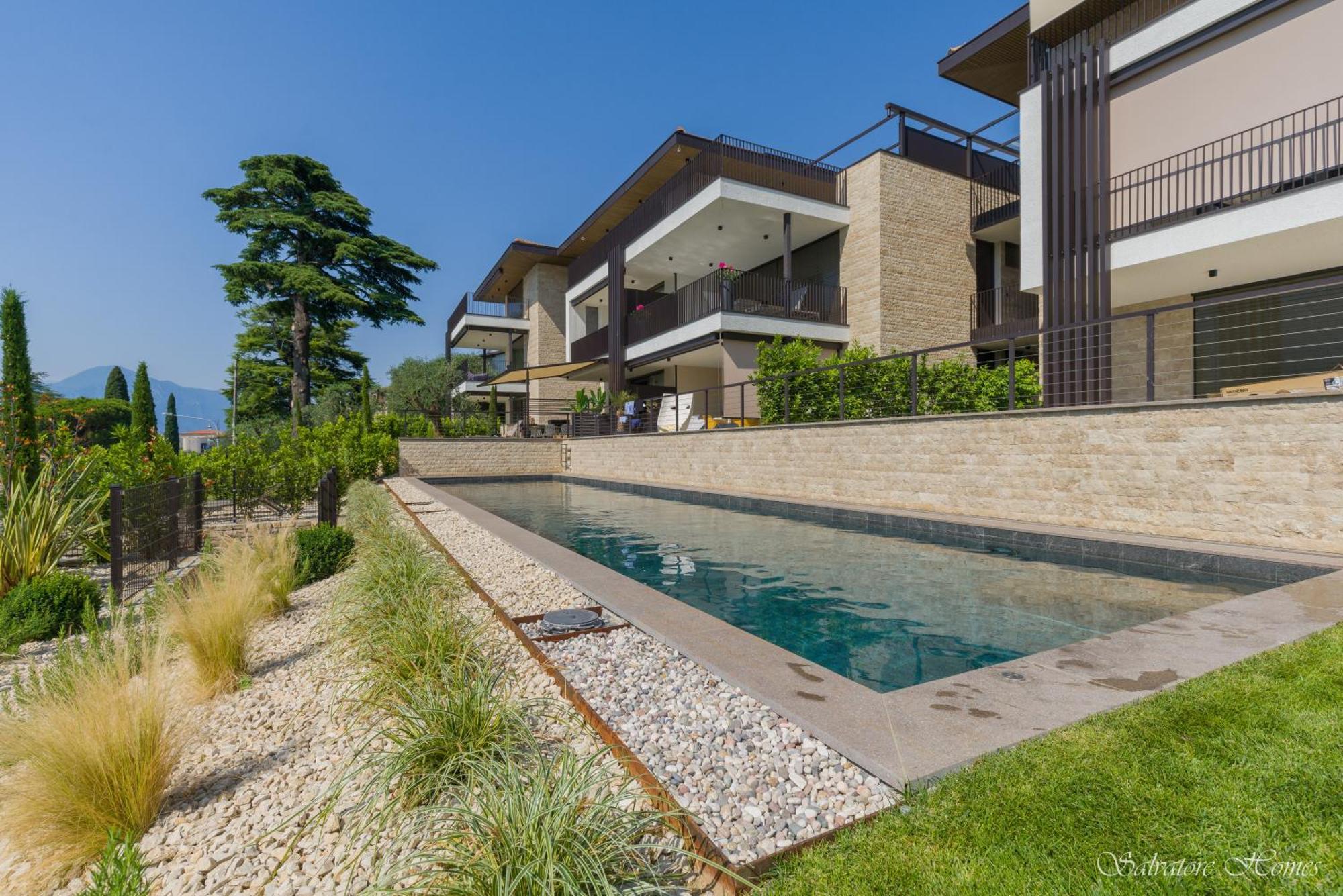 Salvatorehomes - Luxurious Dreamview Waterfront Apartment In Torri Del Benaco With Pool - Casa Azura - A 5 Star Luxury Collection At Lake Garda Ngoại thất bức ảnh