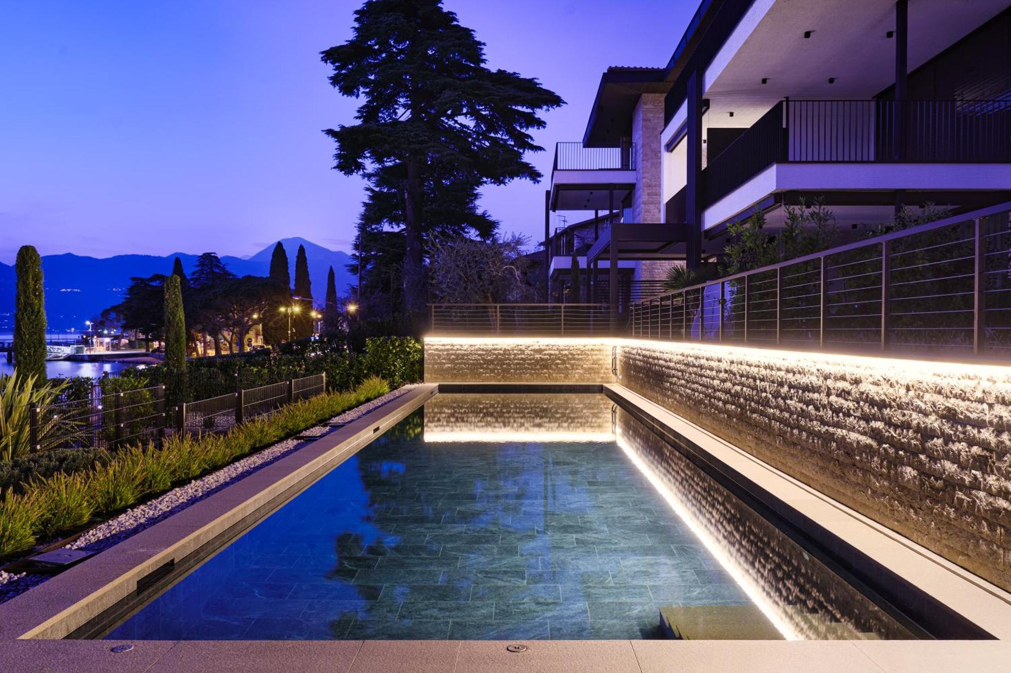 Salvatorehomes - Luxurious Dreamview Waterfront Apartment In Torri Del Benaco With Pool - Casa Azura - A 5 Star Luxury Collection At Lake Garda Ngoại thất bức ảnh