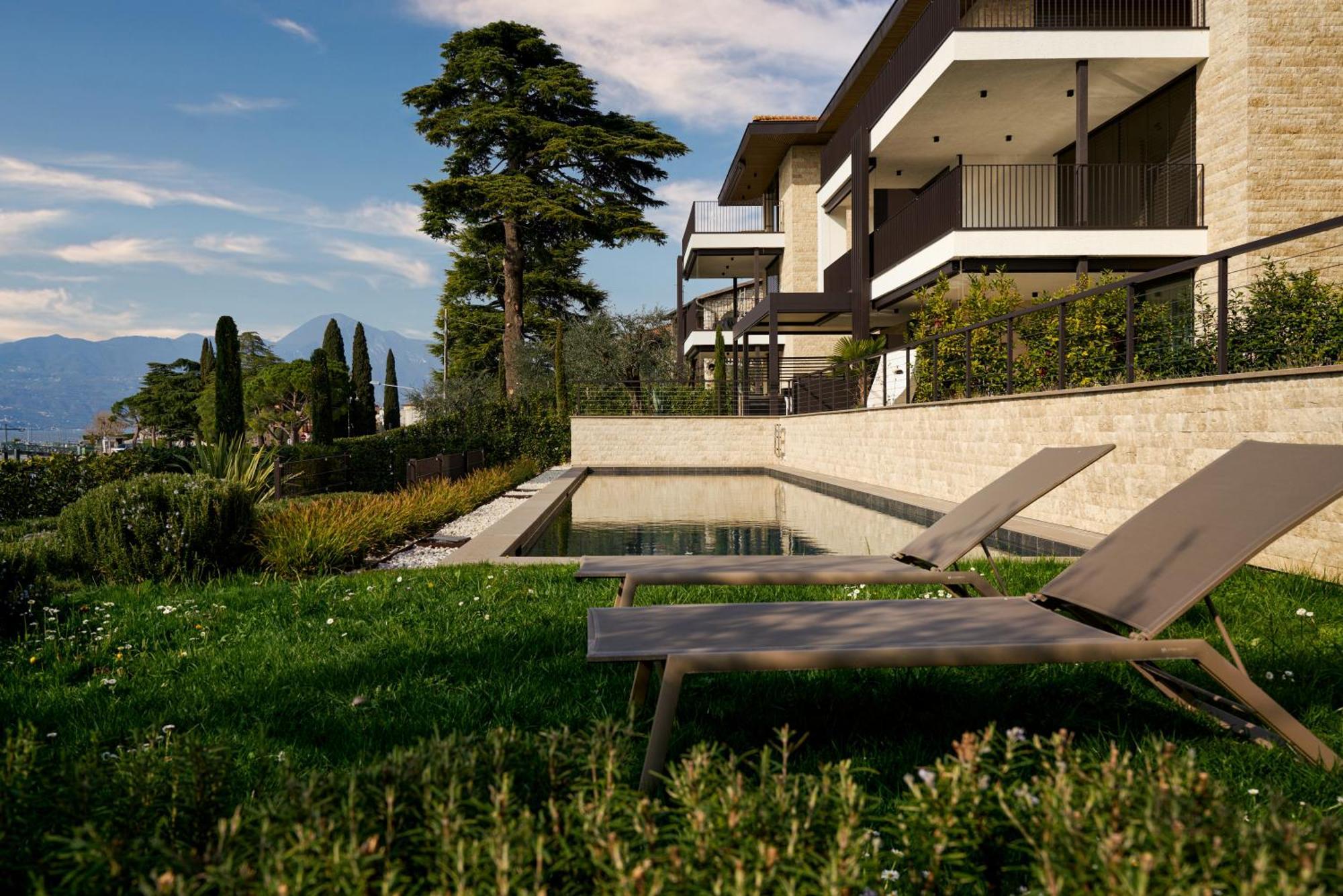 Salvatorehomes - Luxurious Dreamview Waterfront Apartment In Torri Del Benaco With Pool - Casa Azura - A 5 Star Luxury Collection At Lake Garda Ngoại thất bức ảnh