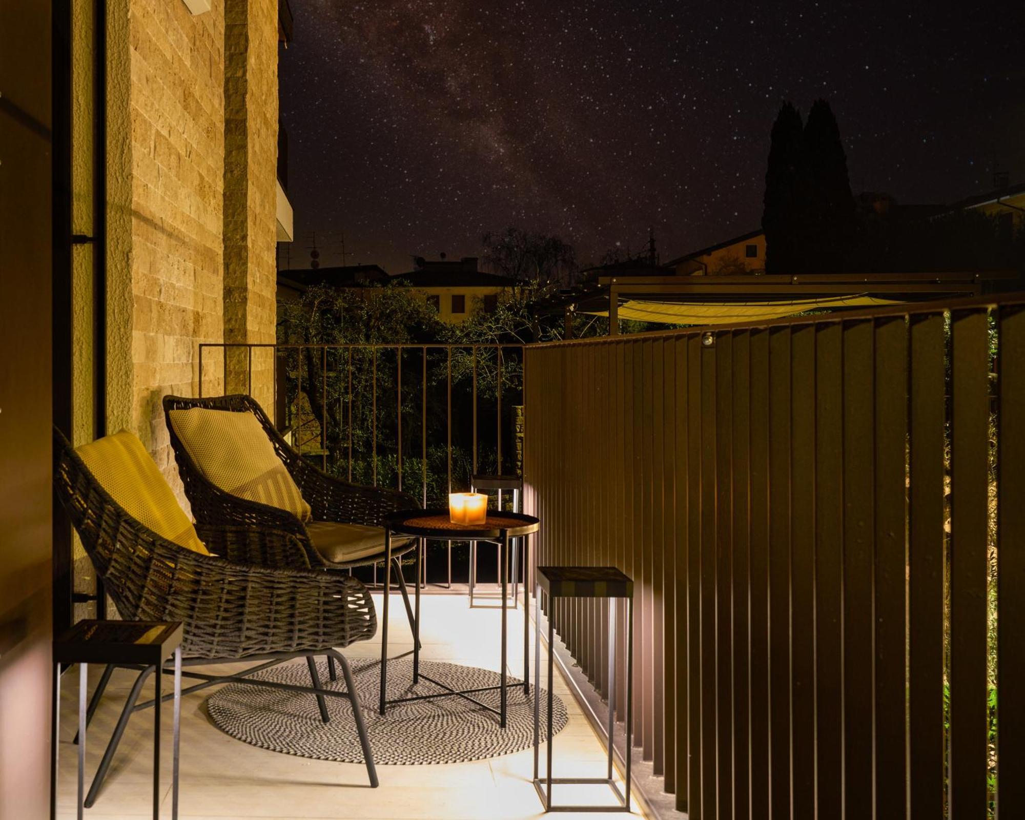 Salvatorehomes - Luxurious Dreamview Waterfront Apartment In Torri Del Benaco With Pool - Casa Azura - A 5 Star Luxury Collection At Lake Garda Ngoại thất bức ảnh