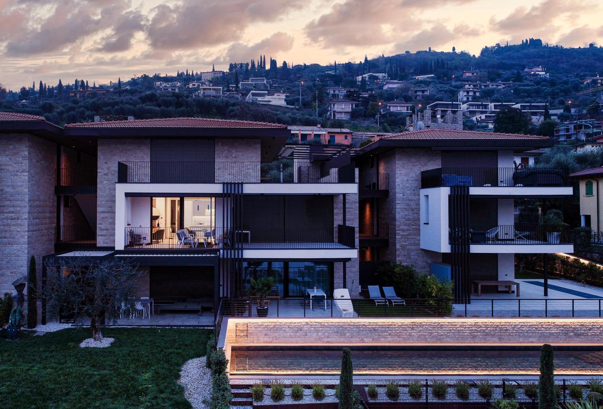 Salvatorehomes - Luxurious Dreamview Waterfront Apartment In Torri Del Benaco With Pool - Casa Azura - A 5 Star Luxury Collection At Lake Garda Ngoại thất bức ảnh